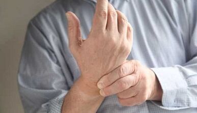 Come essere esteso dal dolore alle articolazioni delle dita